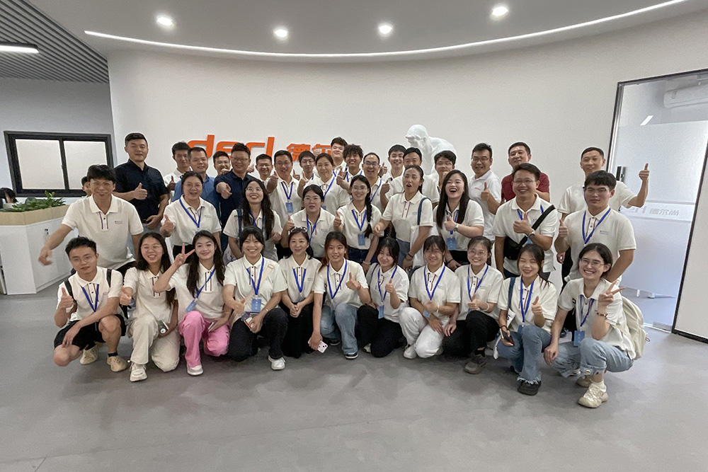 德尔尚 热烈欢迎湖师大领导及师生参观指导